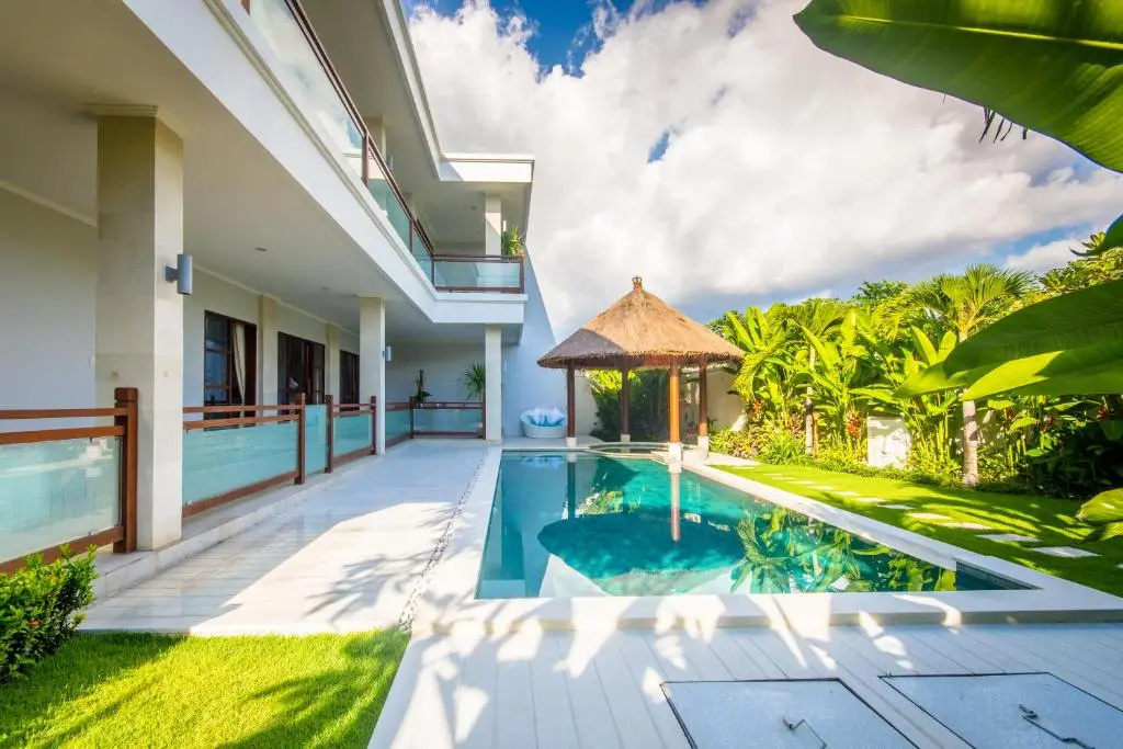 5 Bedrooms Villa