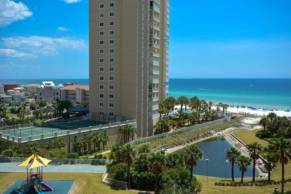 Elite Paradise 2 Bedroom Condo by RedAwning
