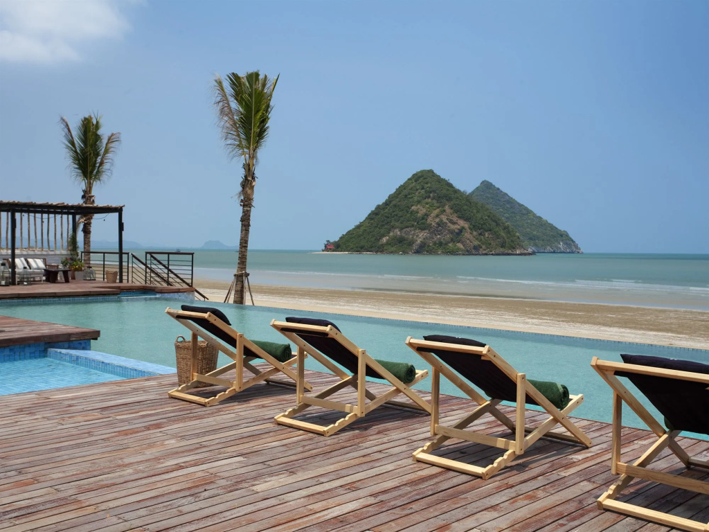 Beach & Waterfront