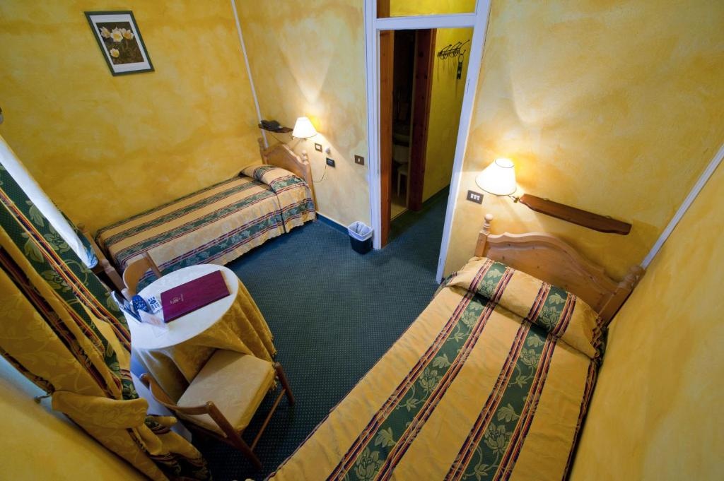 Economy Twin room (twin beds)