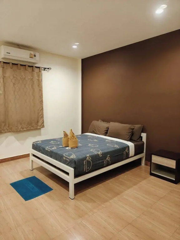 Deluxe Double room with garden view (full double bed)