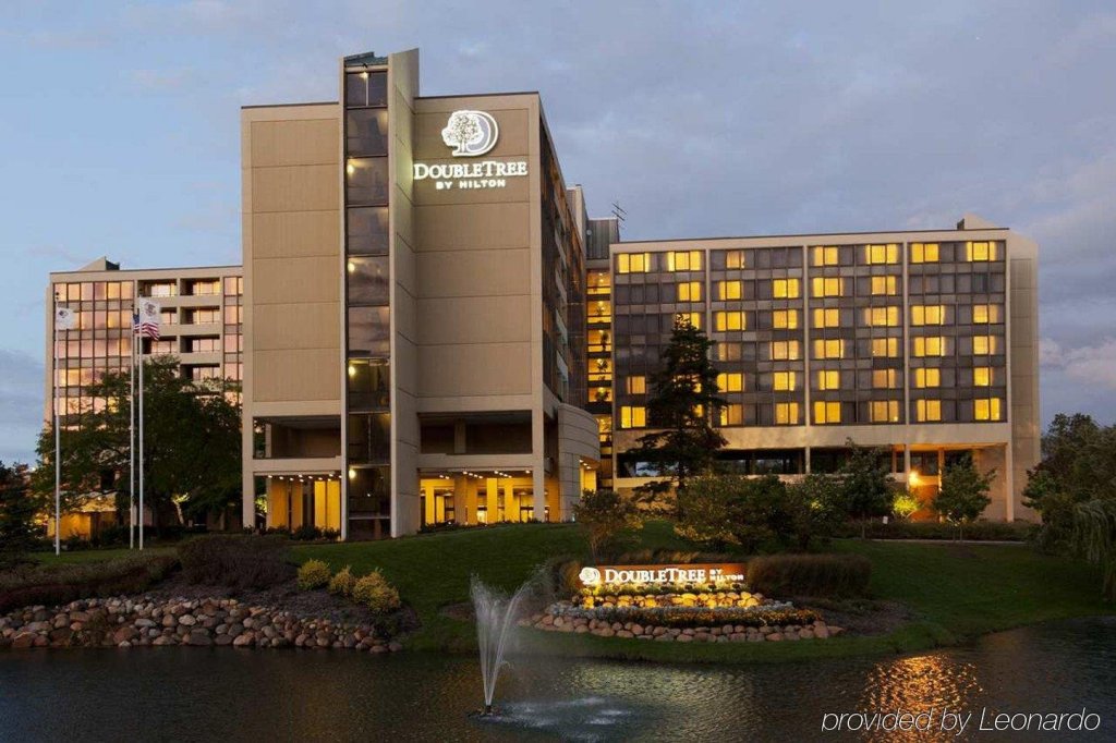 DoubleTree by Hilton Hotel Chicago - Oak Brook image