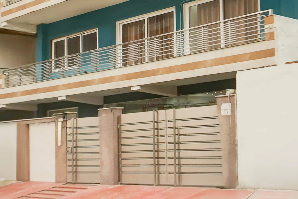 Townhouse Subhash Chowk Near Medanta Hospital Formerly L B Residency