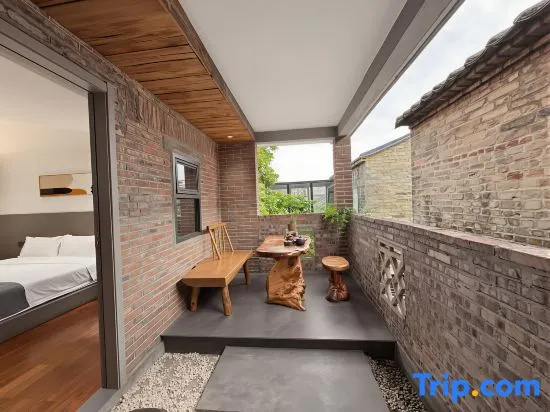 Standard Double room with balcony and with courtyard view (full double bed)