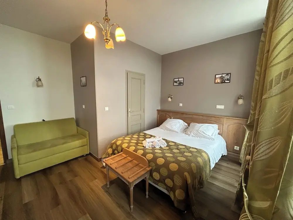 Standard Triple room with harbour view