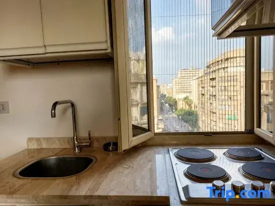 Downtown Private Studio | Rooftop Jacuzzi & Views