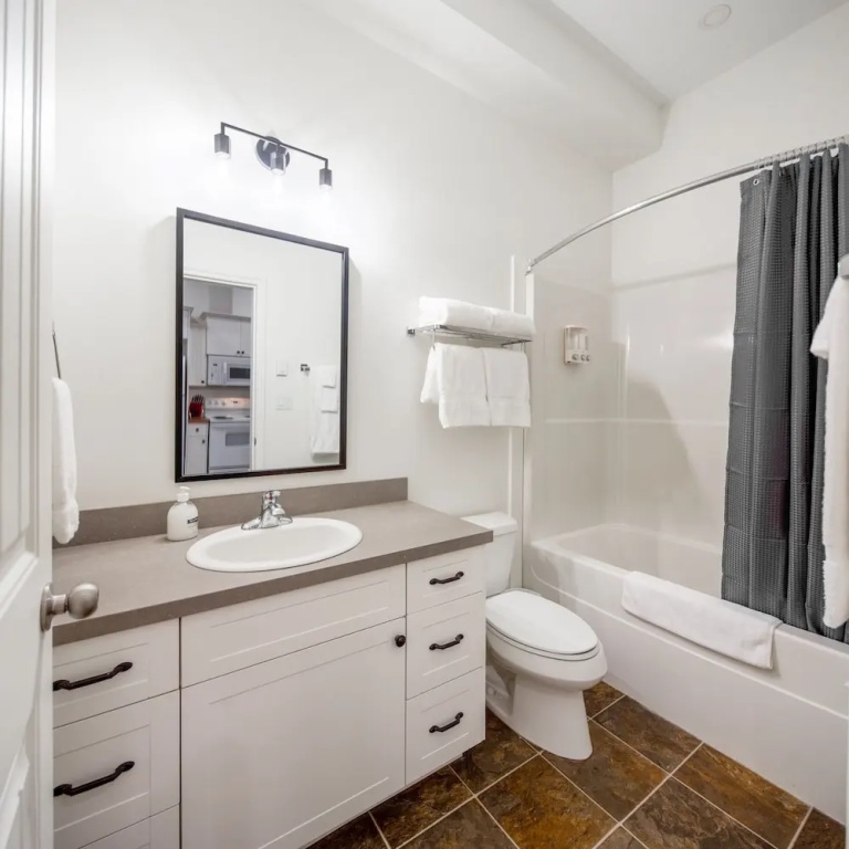1 Bedroom Double Suite (full double bed)