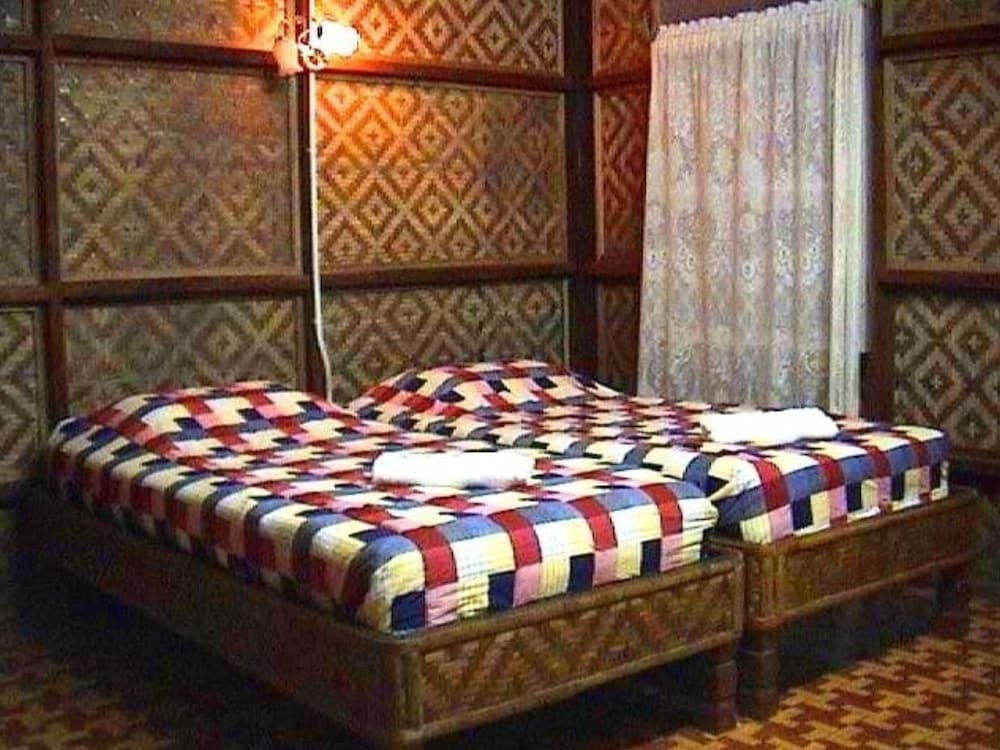 Nusa Holiday Village