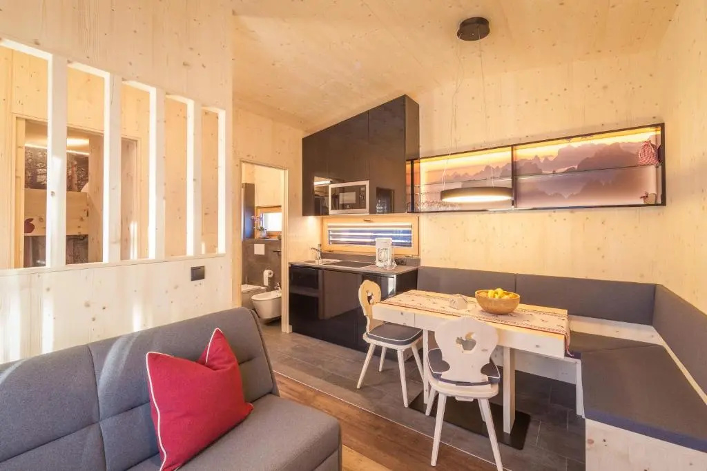 2 Bedrooms Apartment