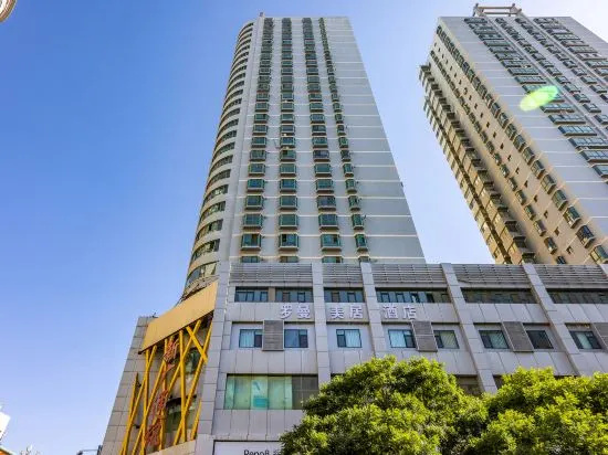 Luoman Mercure Hotel (Lanzhou Dongfanghong Square Subway Station) in Lanzhou