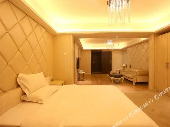 Deluxe Double room (full double bed)
