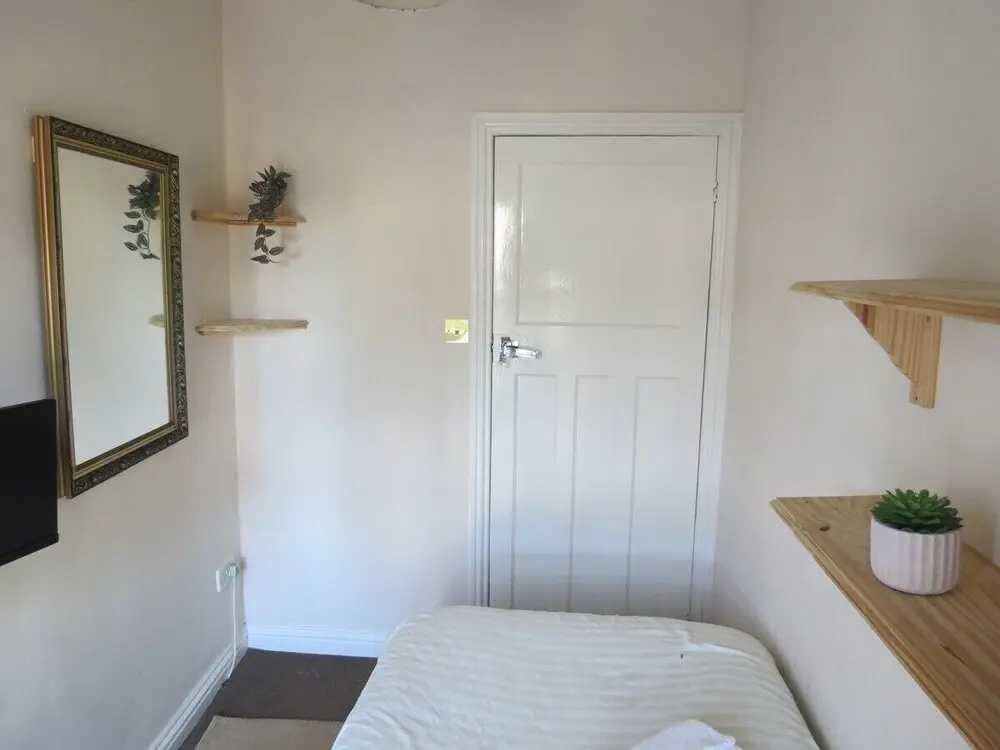Economy room