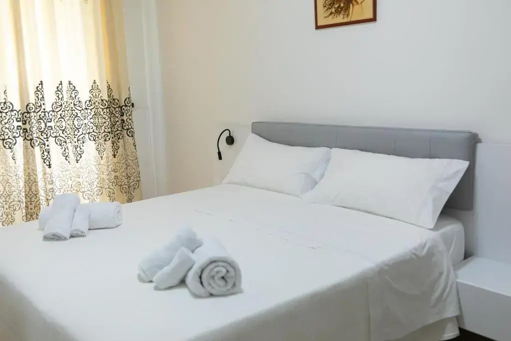 Standard Double room with balcony and with sea view (full double bed)