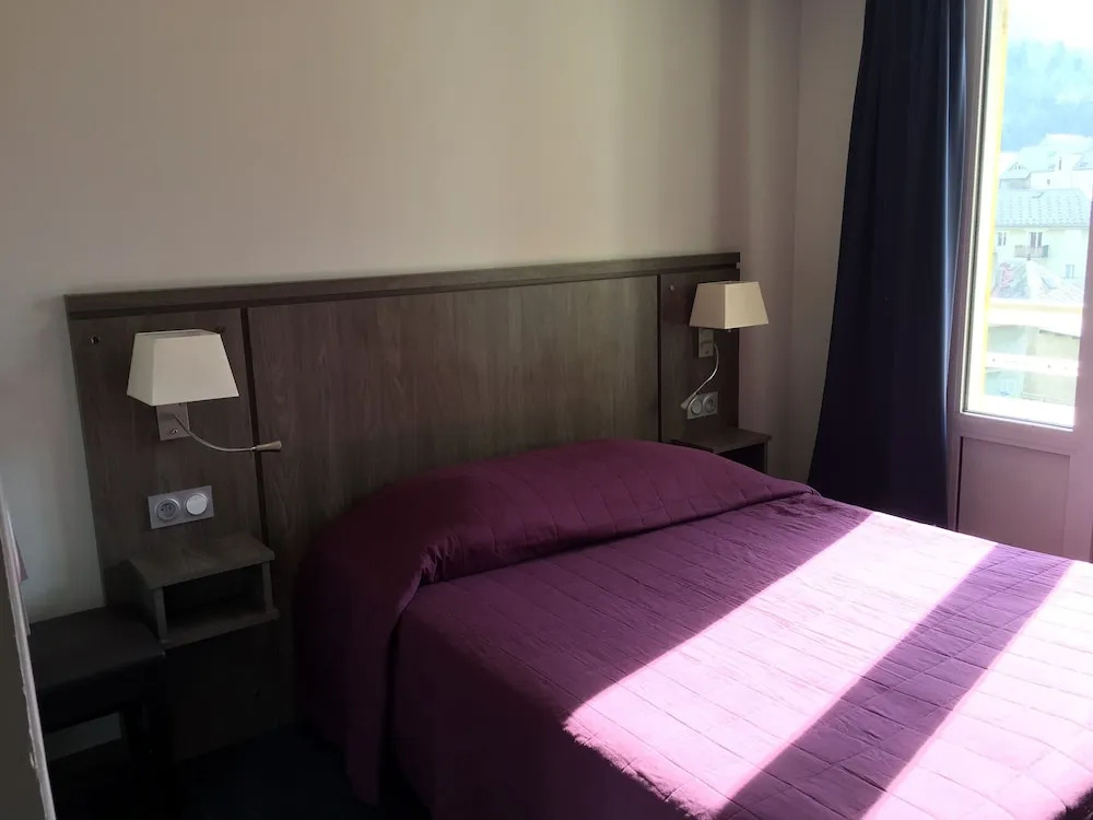 Standard Double room with mountain view (full double bed)