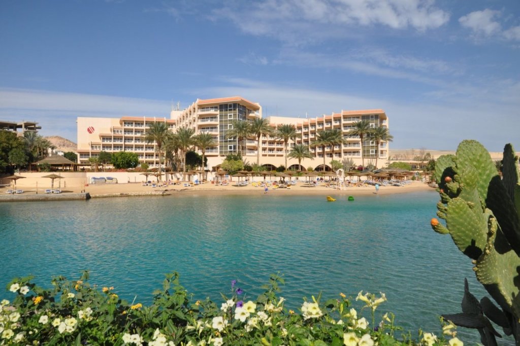 Magic хургада. Отель Марриотт Хургада. Марриотт Бич Резорт. Hurghada Marriott Beach Resort 5 Египет Хургада. Magic Beach Hotel 4 Хургада.