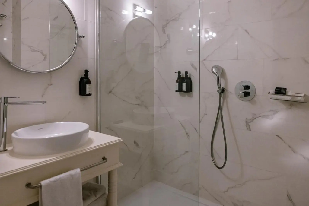 Hotel Cocoon
