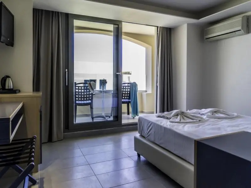 Deluxe Double room with garden view (full double bed)