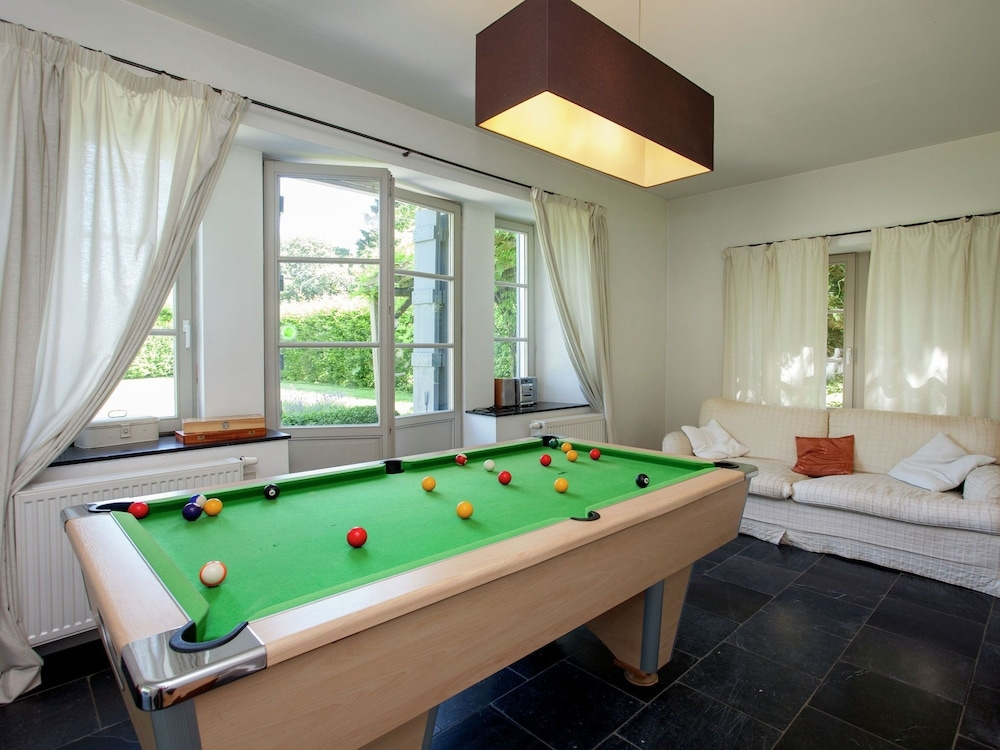 With Billiards, Table Tennis and Collection of Modern art in a Rural Setting - фото 30