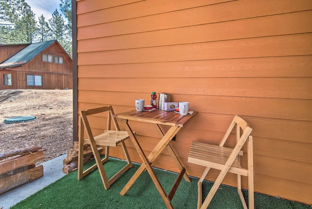 Pine Mountain Club Villa w/ Sauna, Deck + Views!