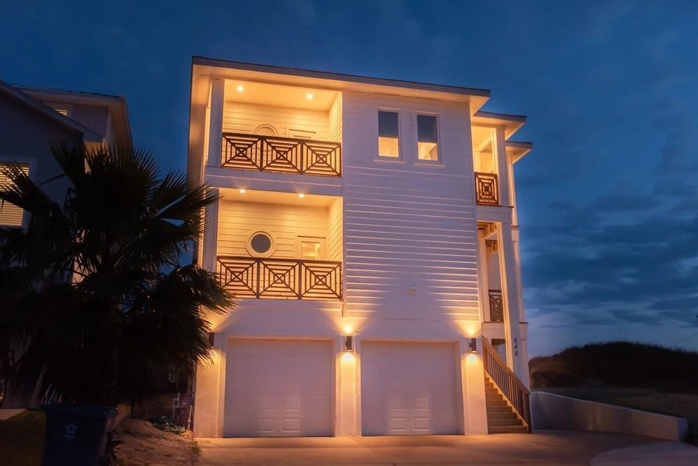 Salt and Horns - 4 Br Home