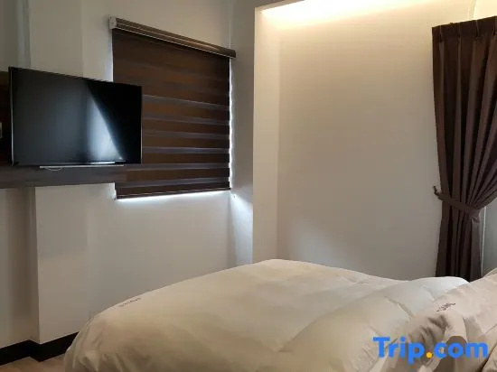 Deluxe Double room (full double bed)