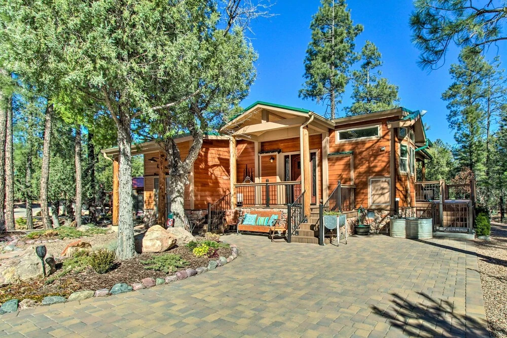 Near Hiking: Cabin w/ Deck & Grill in Show Low