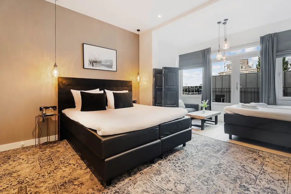 1 Bedroom Family Suite with balcony