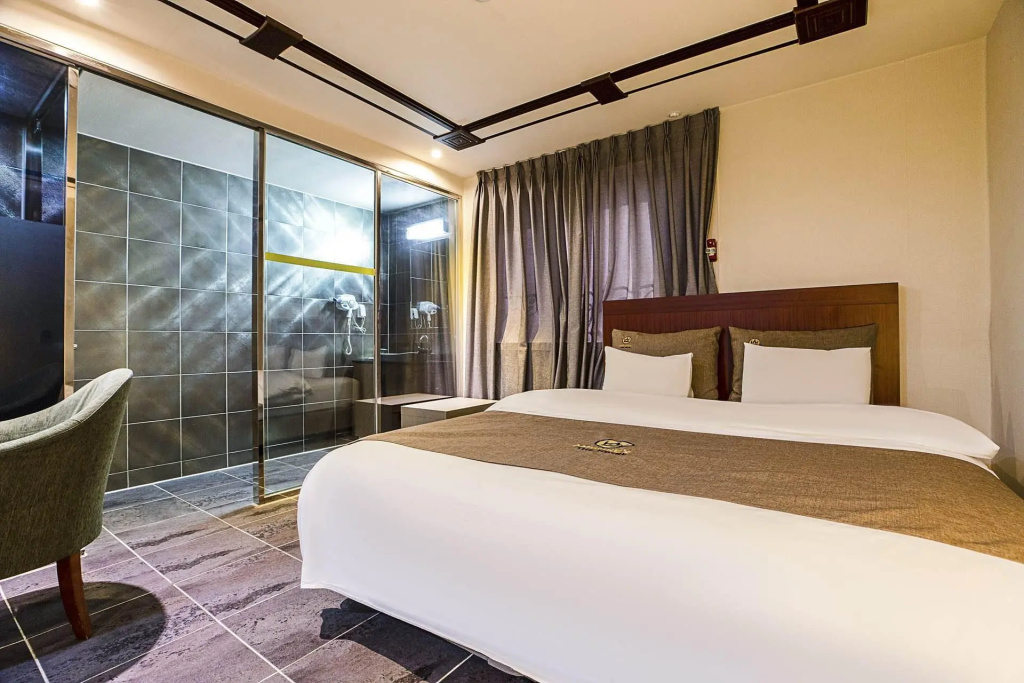 Premium Double room (full double bed)