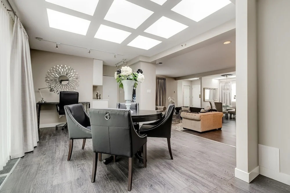 Rosellen Suites At Stanley Park - Chambres