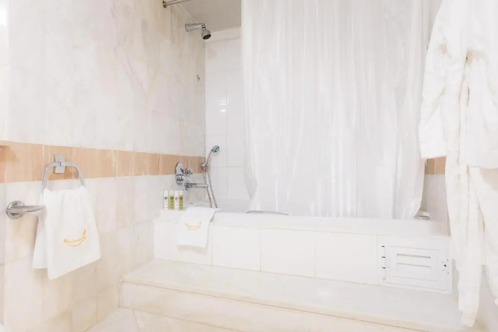The Golden Coast Beach Hotel - Chambres