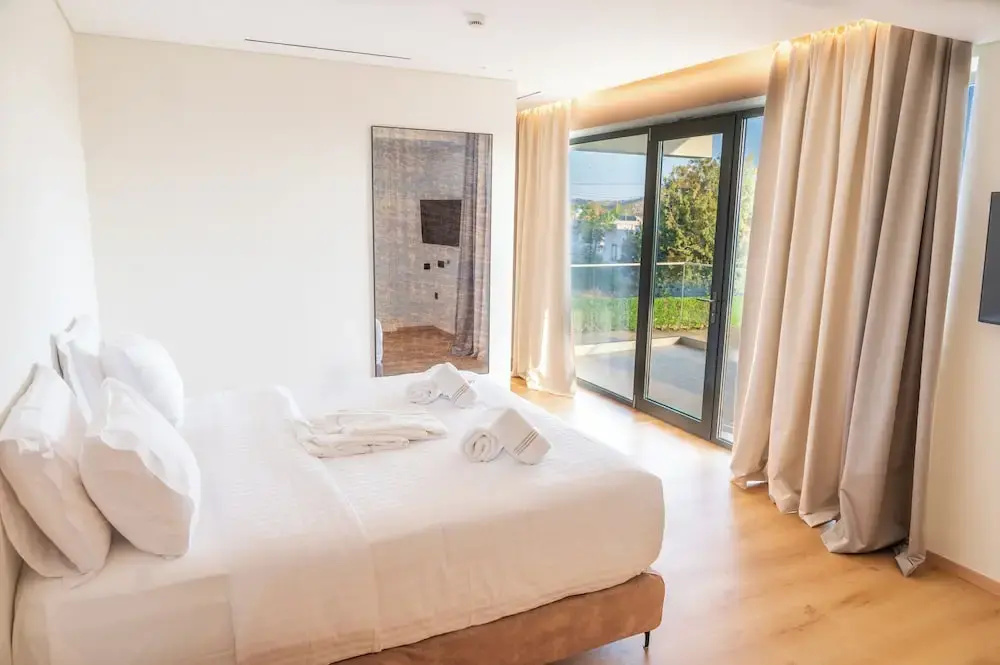 Executive Double room with balcony (full double bed)