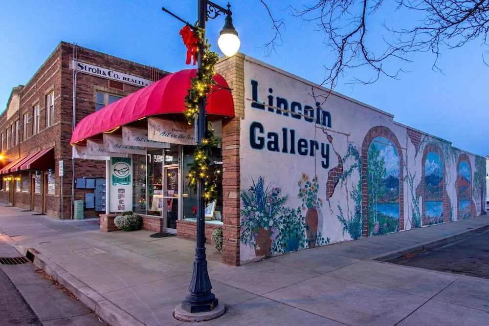 Rocky Mountain Gateway Spacious Yard, Group Stay