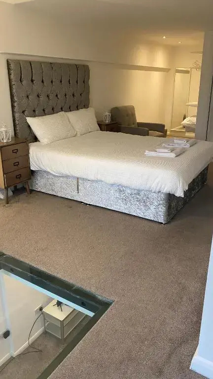 DealHouse F7- Apartments