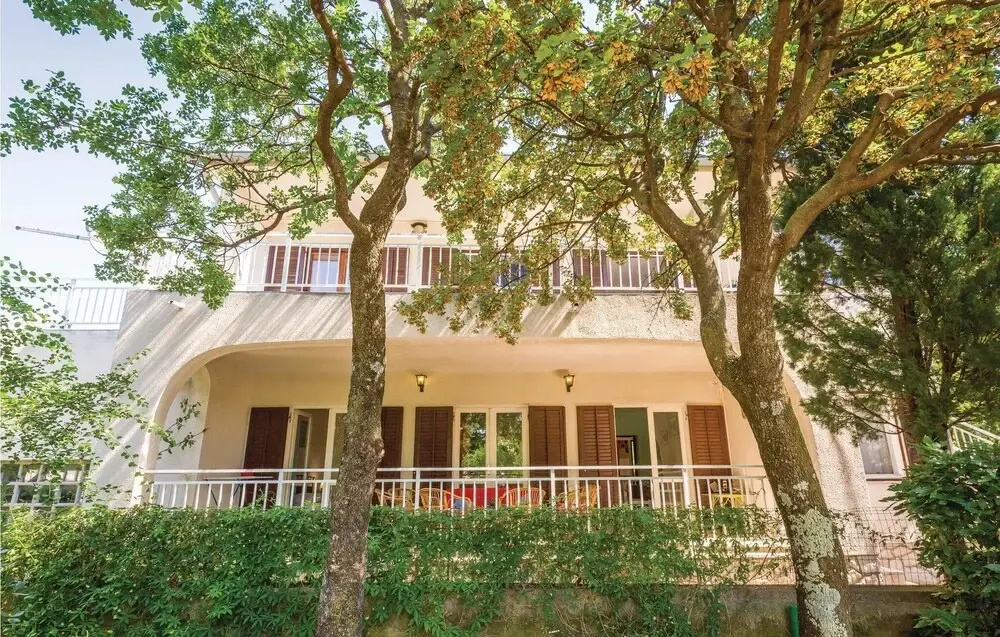 Amazing Home in Povile With Wifi and 5 Bedrooms