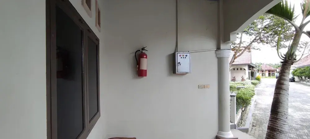 OYO 93051 Wisma Syariah Buloe Near Lapangan Abubakar Lambogo Batili Enrekang