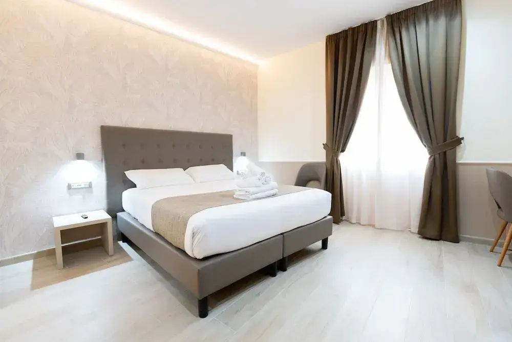 Standard Double room with city view (full double bed)