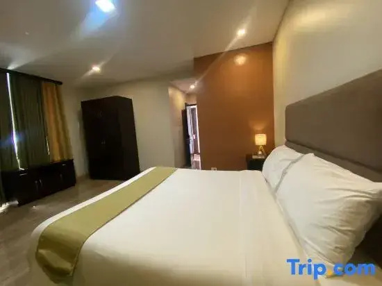 Deluxe Double room (full double bed)
