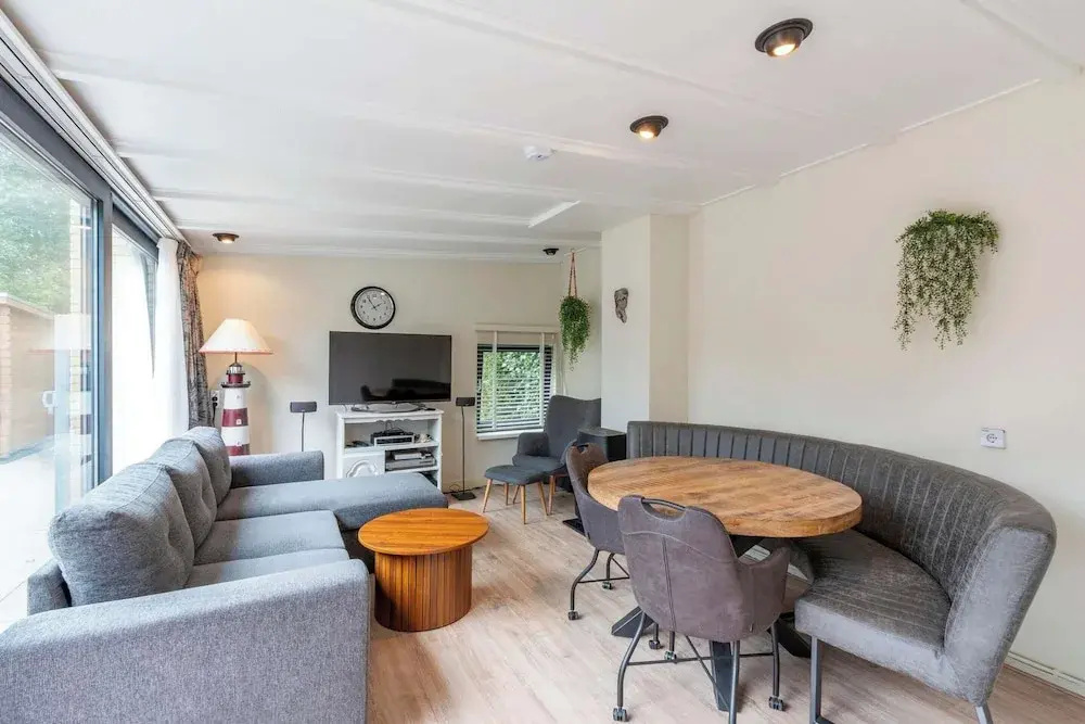 Bungalow Near Sint Maartenszee Beach