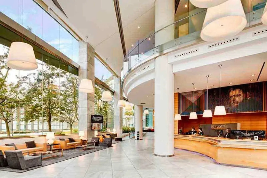 Lobby & Reception