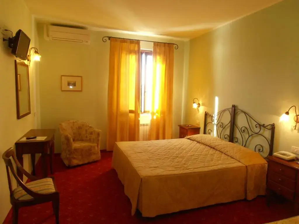 Standard Triple room with lake view