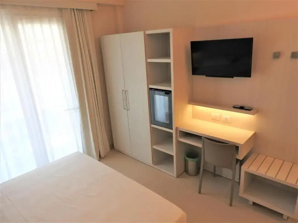 Standard Double room with balcony (full double bed)