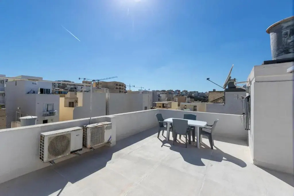 70/2- Spacious & Charming 3 Bedroom Apt In Sliema