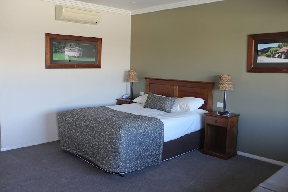 Saltbush Motor Inn by null