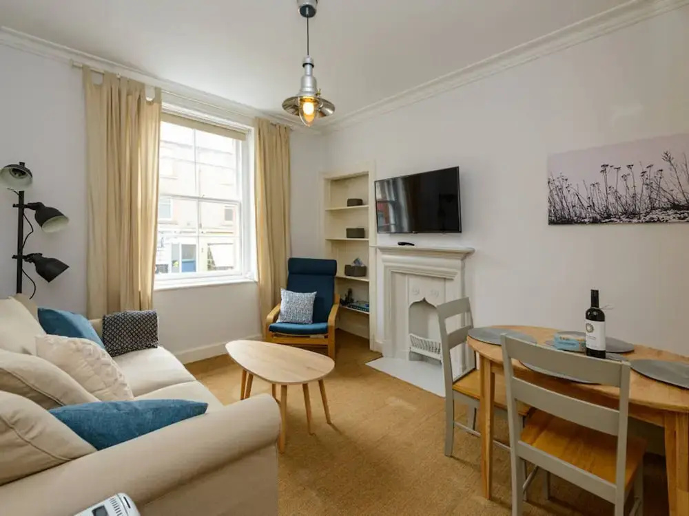 Pebbles Apartment - Heart of Town