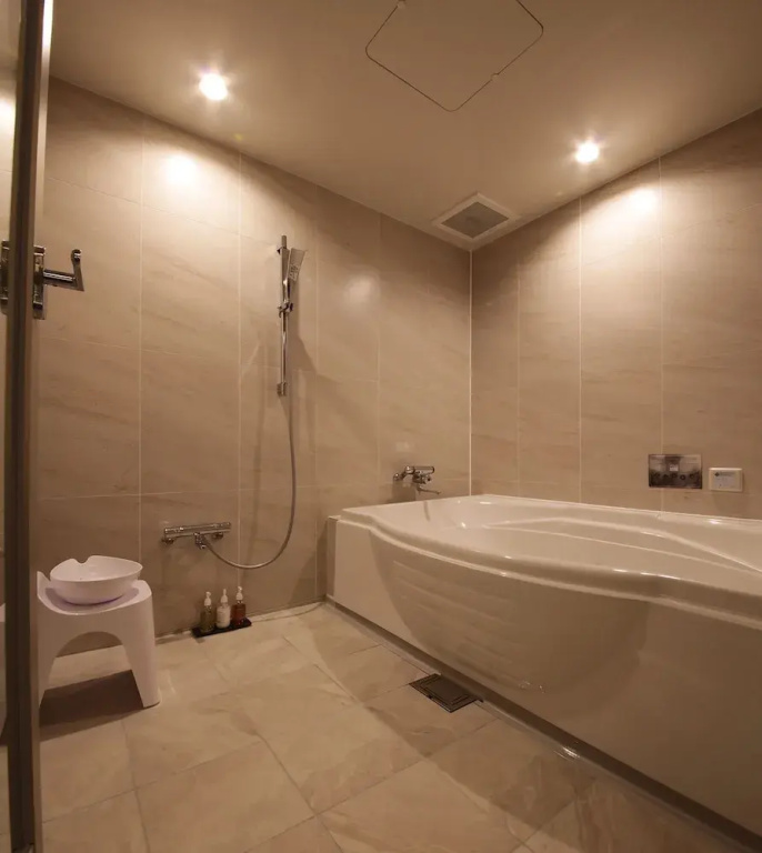 Double Suite (full double bed)