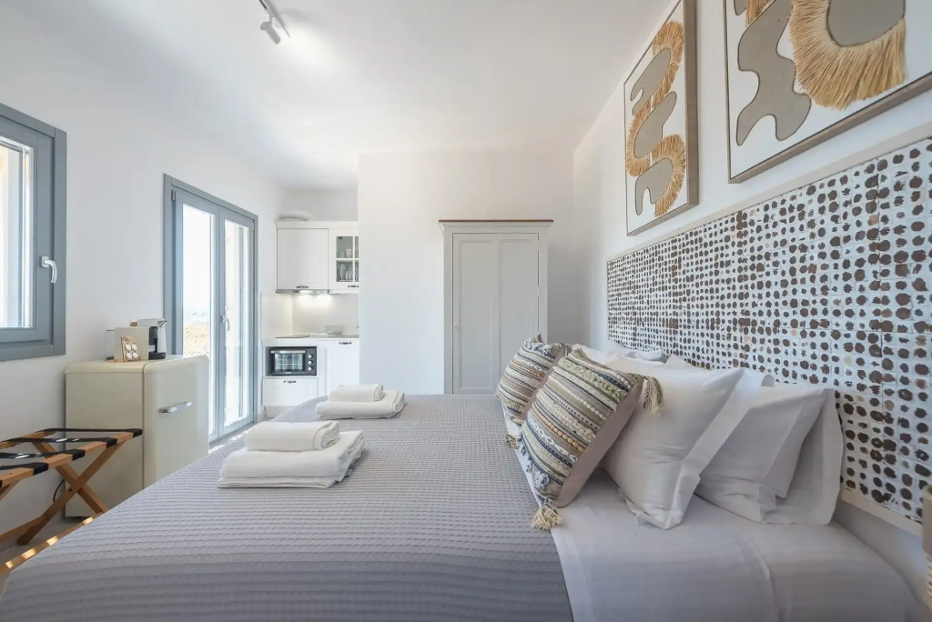 Standard Double Studio with panoramic view (full double bed)