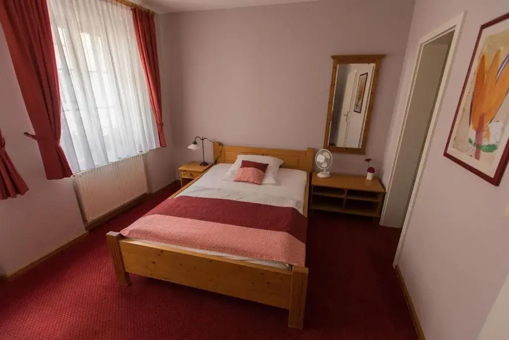 Economy room