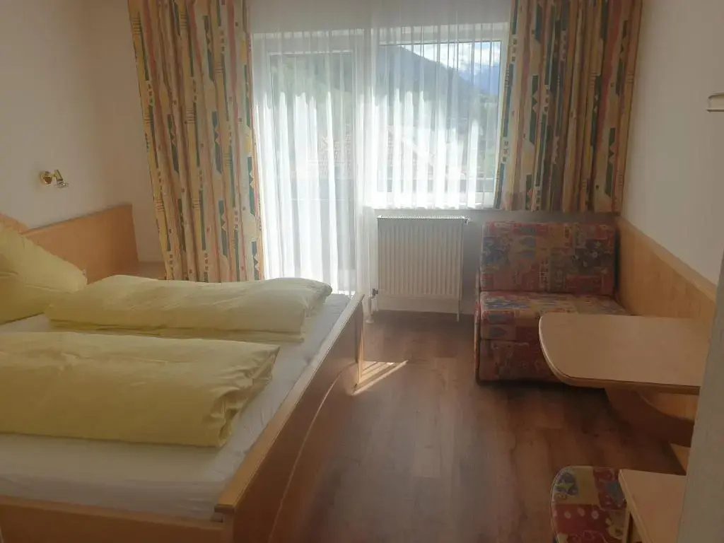 3 Bedrooms Apartment