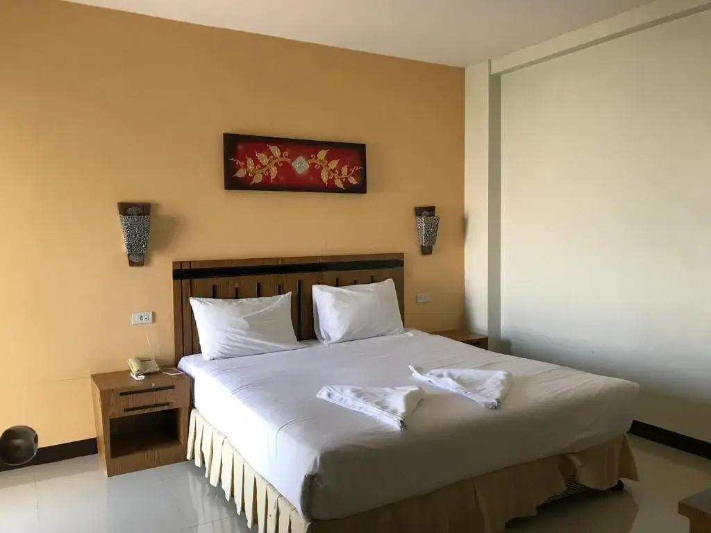 Deluxe Double room (full double bed)