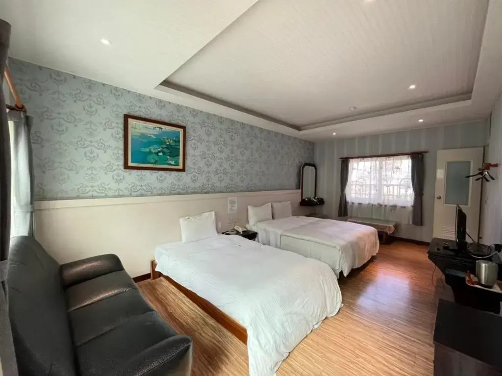 Standard Triple room